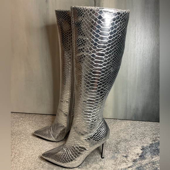 INC International Concepts Rajelp Silver Snake Knee High Boots - Size 7.5 (NIB) - Picture 6 of 16